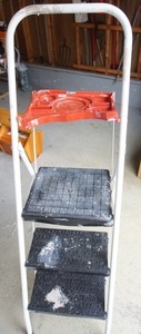 lot 37 image: Garage Step Stool Ladder with Paint Tray...