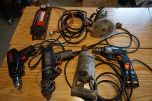 lot 104 image: Power Tools (3)Electric (1)BO DrillDriver (1)HH Router and (1)Single Barrel Air Foot Pump