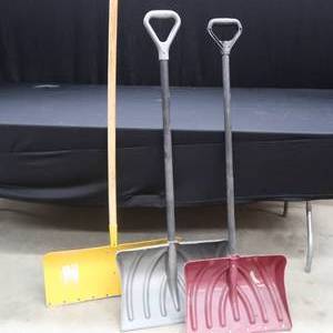lot 24 image: TRIO OF SNOW SHOVELS