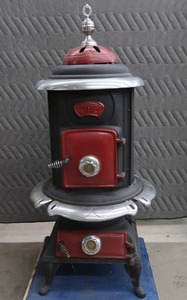 lot 32 image: BIG BEAUTIFUL POT BELLY STOVE