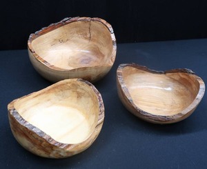 lot 34 image: UNIQUE WOODEN BOWL TRIO
