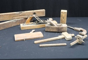 lot 39 image: ANTIQUE PLANES AND OTHER WOODEN TOOLS