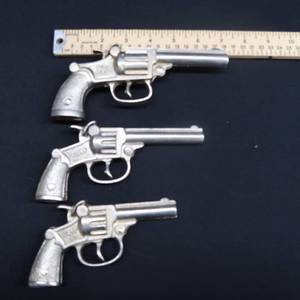 lot 43 image: CAST IRON CAP GUNS