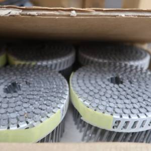 lot 47 image: NEW BOX OF HITACHI COIL NAILS  ROUND HEAD