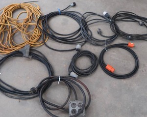 lot 51 image: MISCELLANEOUS ELECTRICAL CORDS  EXTENSION CORDS