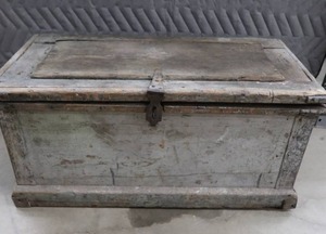 lot 56 image: VINTAGE WOODEN TOOL CHEST