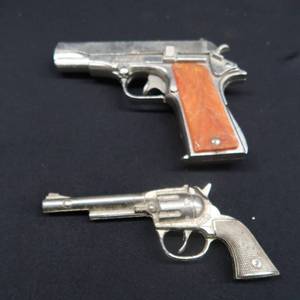 lot 62 image: VINTAGE CAP GUNS