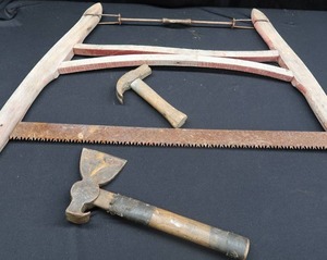lot 71 image: VINTAGE  ANTIQUE FINDS