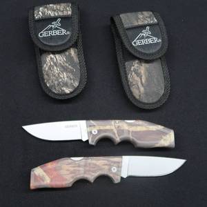 lot 102 image: 2 GERBER CAMO FOLDING HUNTING KNIVES.