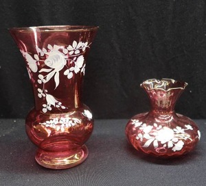 lot 115 image: LOT OF DEEP RED CRANBERRY VASESGORGEOUS