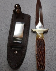 lot 91 image: SMOKEY MOUNTAIN TOOTHPICK WITH LEATHER SHEATH