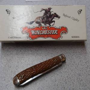 lot 104 image: WINCHESTER CARTRIDGE SERIES - WARRANTED CUTLERY-HORNET SERIES