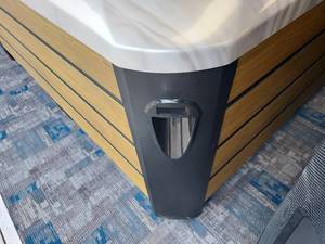lot 4 image: ROLLO VALHALLA SPA HOT TUB