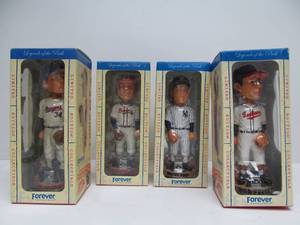 lot 20 image: 4 Brand New Baseball Bubblehead Figures - Legends of The Park