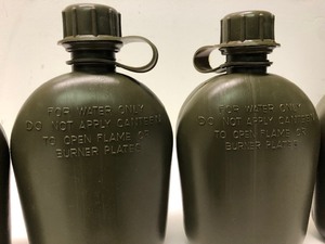 lot 63 image: 6 Unused US Military Style Canteens