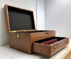 lot 80 image: Excellent Quality Vintage Silverware Chest