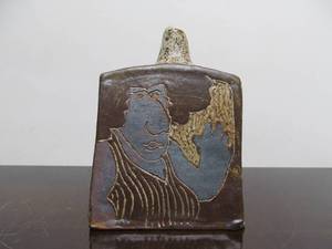 lot 132 image: Funky Vintage Art Pottery Vase