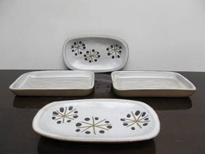 lot 133 image: Group of Mid Century MARSHALL STUDIOS Art Pottery Trays - Gordon & Jane Martz