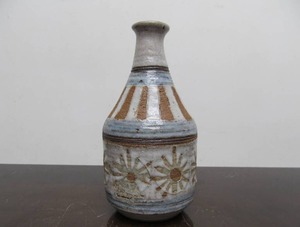 lot 142 image: Signed Mid Century 1972 Studio Art Pottery Vase