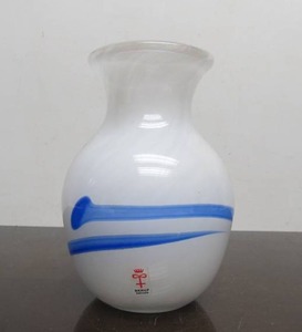 lot 156 image: SKRUF Sweden Blue on White Art Glass Vase