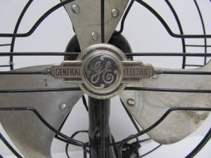 lot 115 image: Vintage Mid Century Industrial GE Table Fan