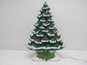 lot 186 image: Vintage Lighted Ceramic Christmas Tree