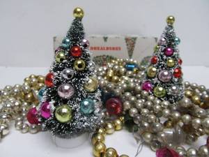 lot 188 image: Vintage Lighted Ceramic Christmas Tree