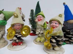 lot 191 image: Vintage 1930s-40s Christmas Pinecone Figures