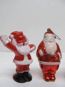lot 193 image: Nice Lot of Vintage Santa Claus Christmas Ornaments etc