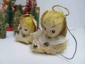 lot 198 image: Nice Lot of Vintage 1950s-60s Christmas Items & Ornaments
