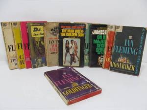 lot 179 image: Lot of Vintage JAMES BOND 007 Paperback Books