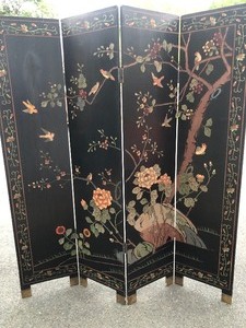 lot 227 image: Vintage Heavy & Nicely Decorated Oriental Folding Room Divider Screen