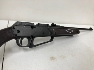 lot 236 image: Like-New DAISY Powerline 880 Air Rifle wAccessories
