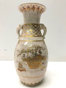 lot 259 image: Very Nice Antique Japanese Satsuma Vase