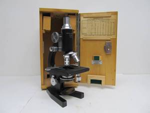 lot 297 image: Nice Vintage Hertel & Reuss Microscope wCase