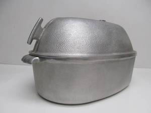 lot 302 image: Vintage Guardian Service Aluminum Roaster
