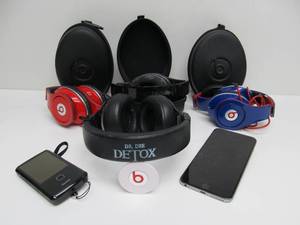lot 313 image: Estate Lot Including 4 Beats by Dre etc Headphones & other Items