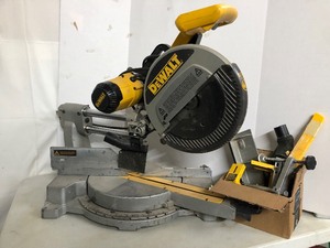 lot 333 image: Working DEWALT Model DW708 Sliding 12 Miter Saw