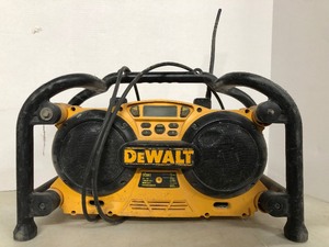 lot 339 image: Working DEWALT Jobsite Radio