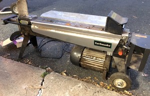lot 6 image: Earthquake Model W1200 Log Splitter