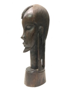 lot 369 image: Vintage African Head Bust Carving