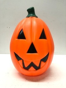 lot 8 image: Working Halloween Jack-O-Lantern Blowmold