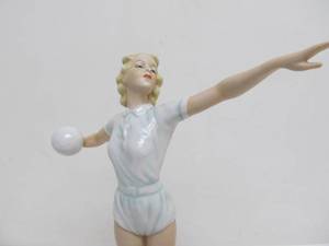 lot 381 image: Vintage Sexy Pinup Volleyball Girl Porcelain Figurine 9.5