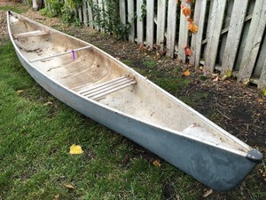 lot 385 image: Indian River 16 Fiberglass Canoe