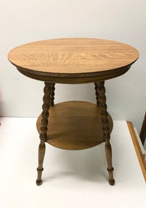lot 329 image: Excellent Antique Round Quartersawn Oak Lamp Table