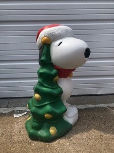 lot 183 image: Lighted PEANUTS Snoopy Christmas Blow Mold