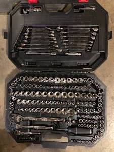 lot 42 image: Husky Mechanics Tool Set (194-Piece)   Customer Returns See Pictures