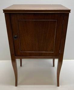lot 19 image: Small Solid Wood Side Table Made By Hanson Clock Manufacturing Co.