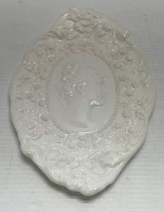 lot 35 image: Fostoria Jenny Lind Large White Milk Glass Dresser Tray