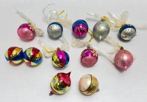 lot 52 image: 12 Vintage Fantasia Brand Made In Poland Glass Christmas Bulbs